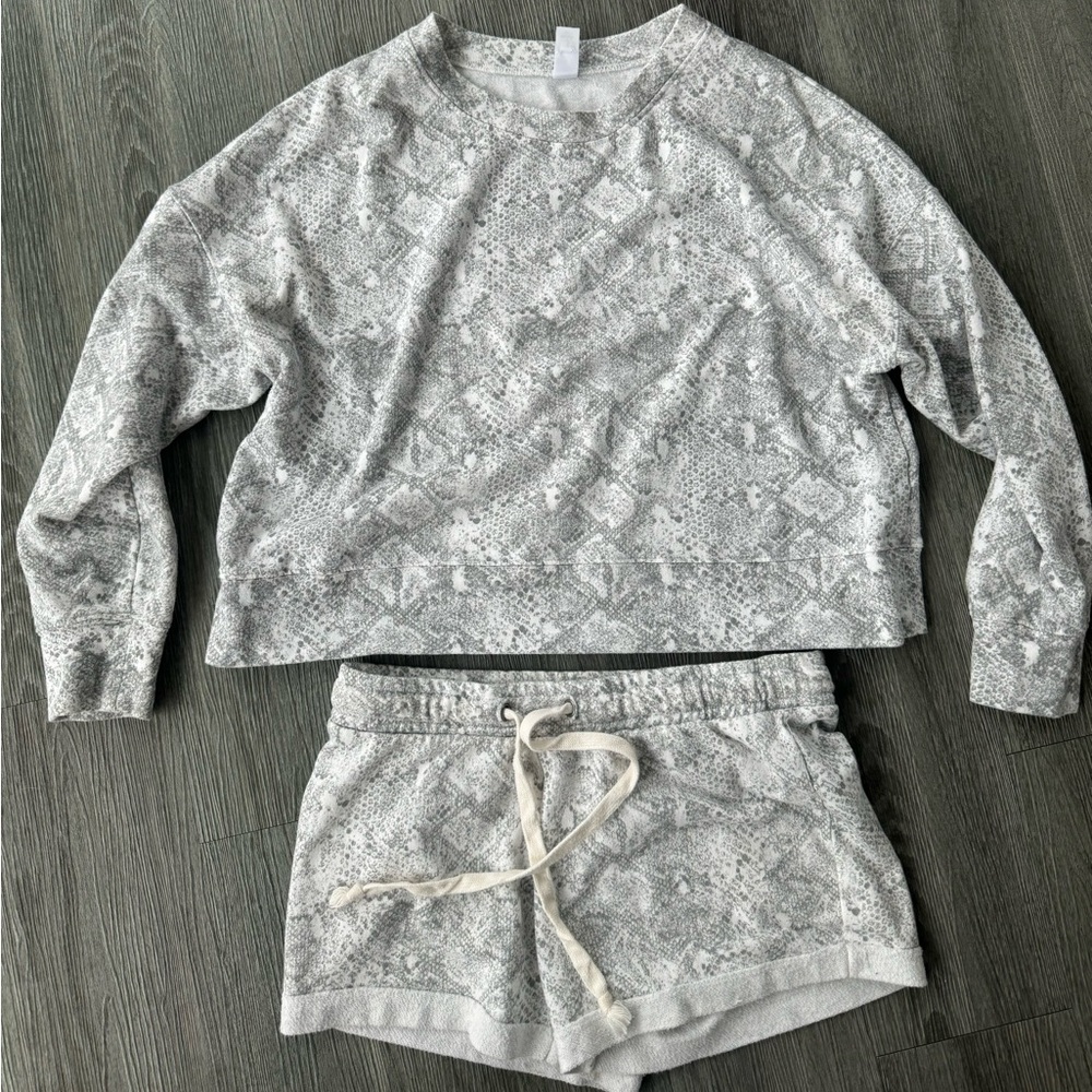 Lounge set with crop sweater and shorts
